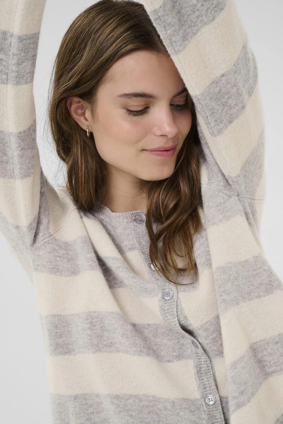 Culture Cucallie Cashmere Cardigan - Image 4