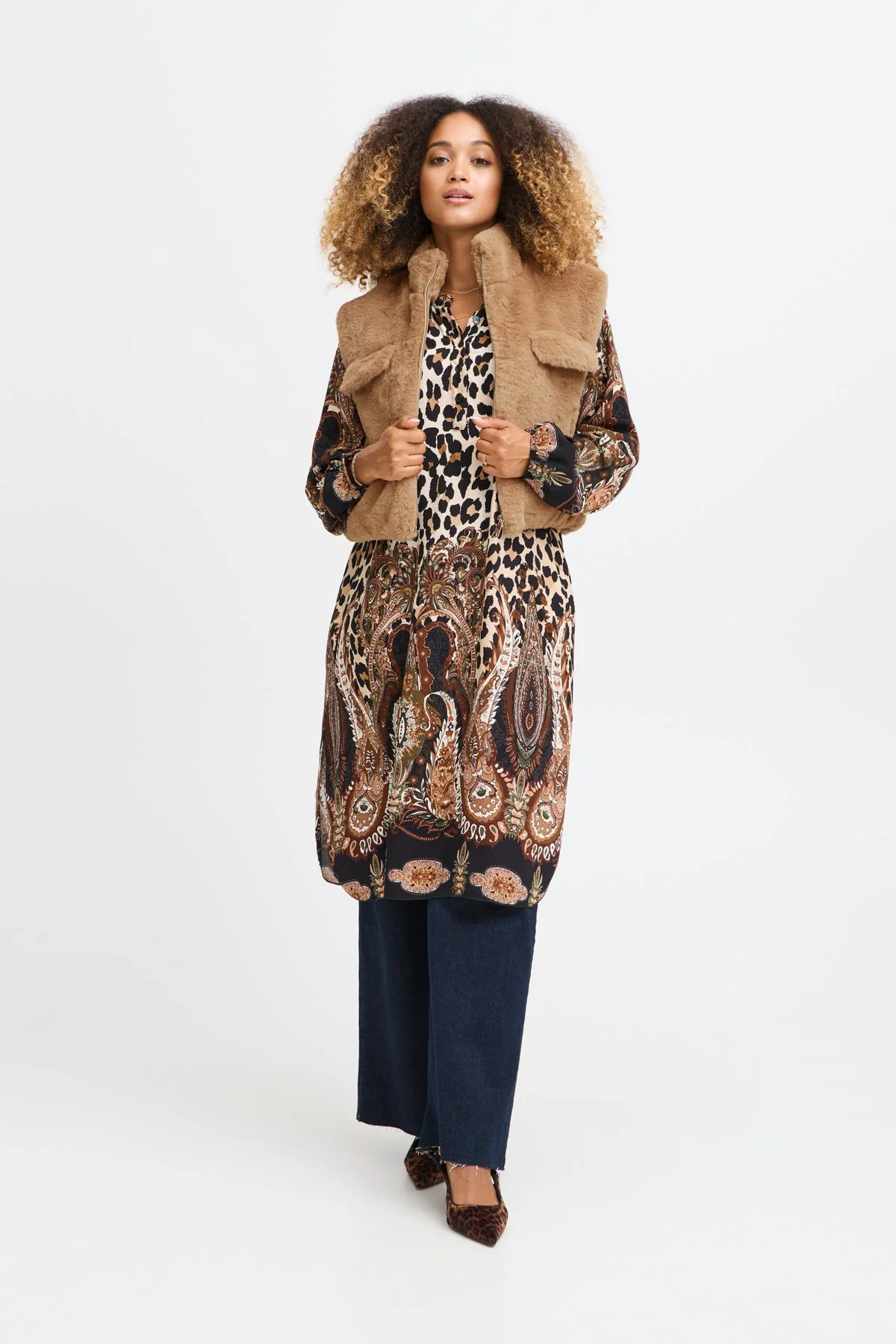 Sorbet Sbbine Faux Fur Waistcoat - Image 10