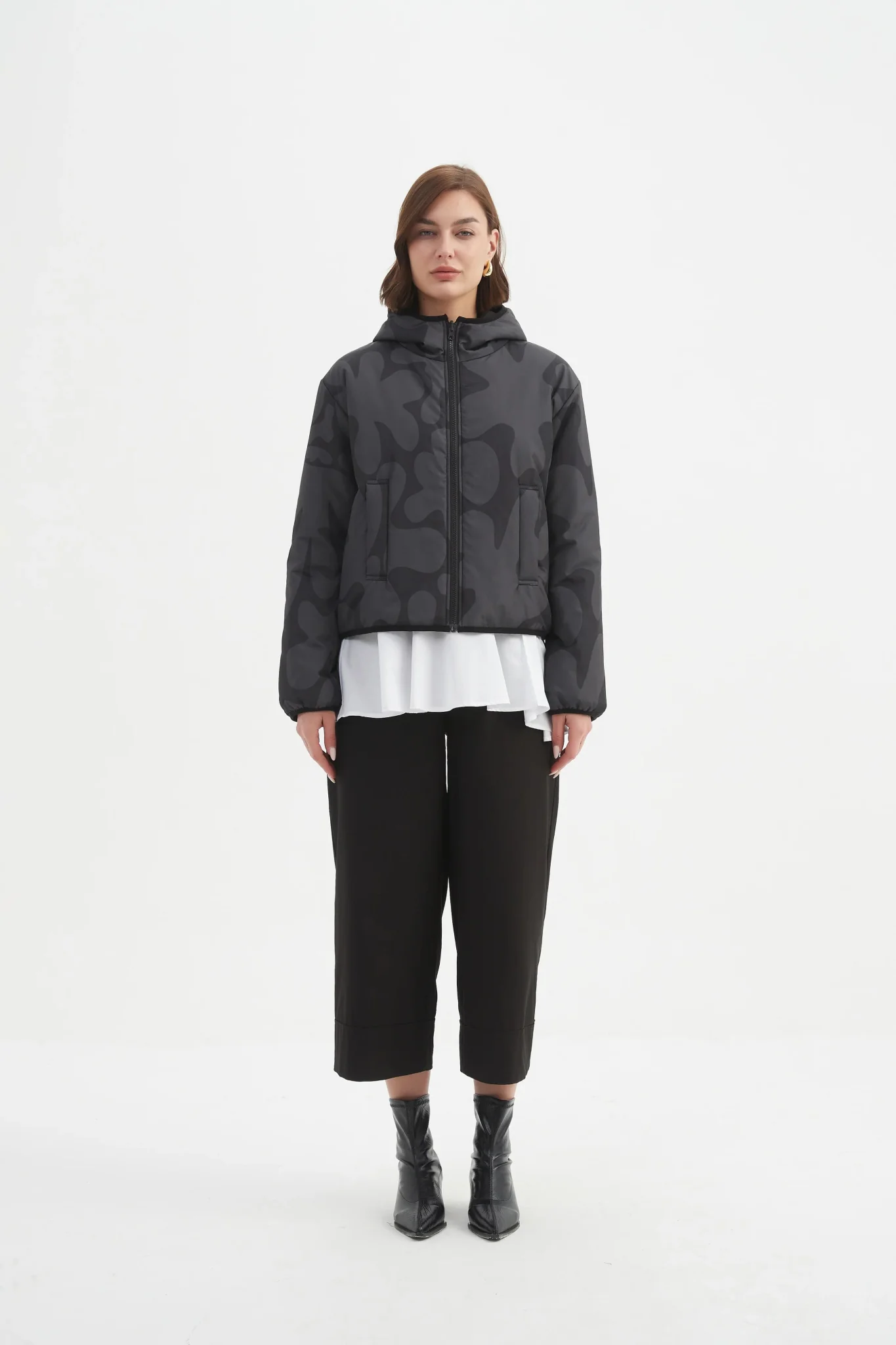 Tirelli Reversible Print Puffer Jacket Charcoal - Image 4