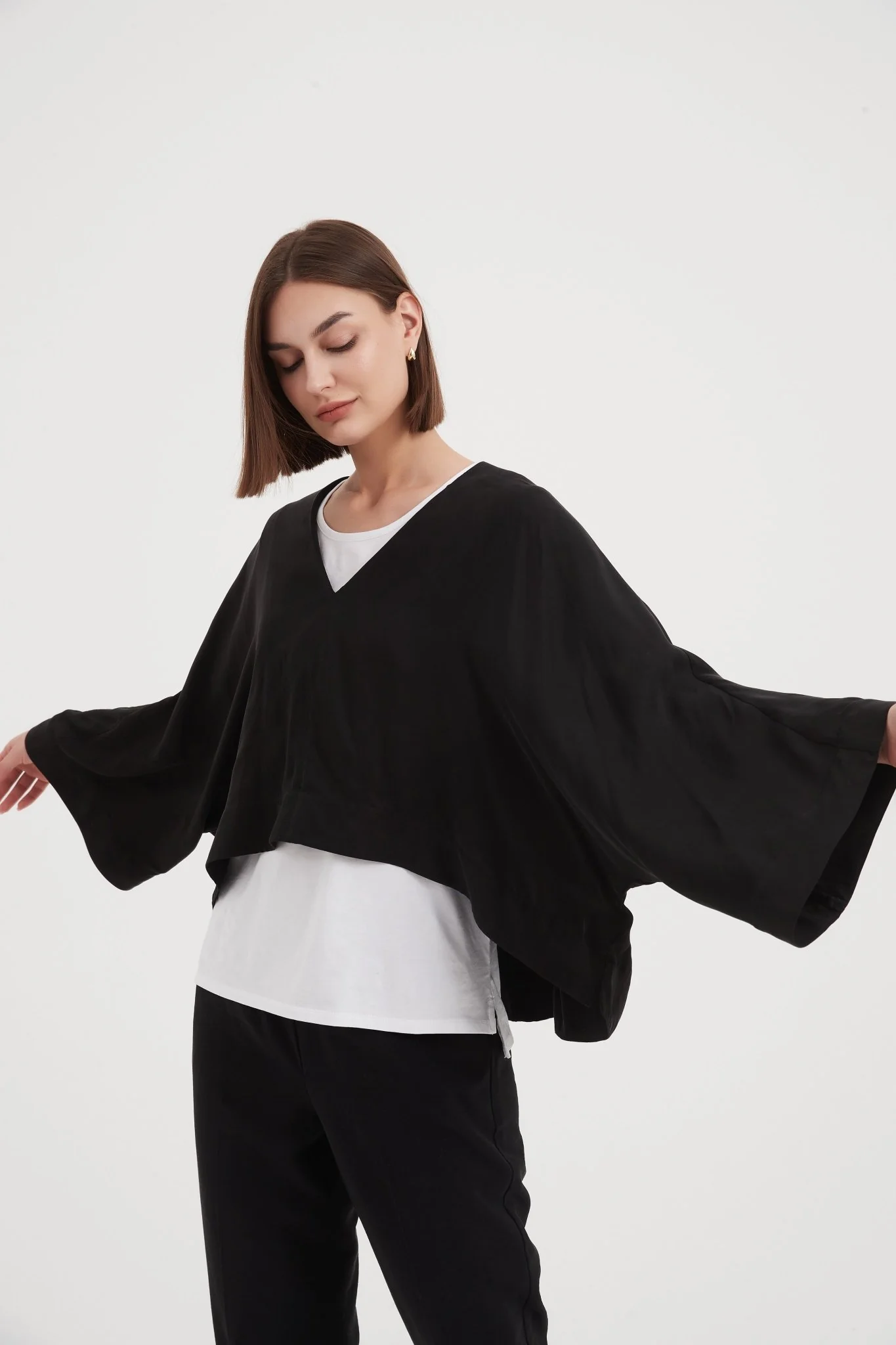 Tirelli V-Neck Oversized Layer Top - Image 3