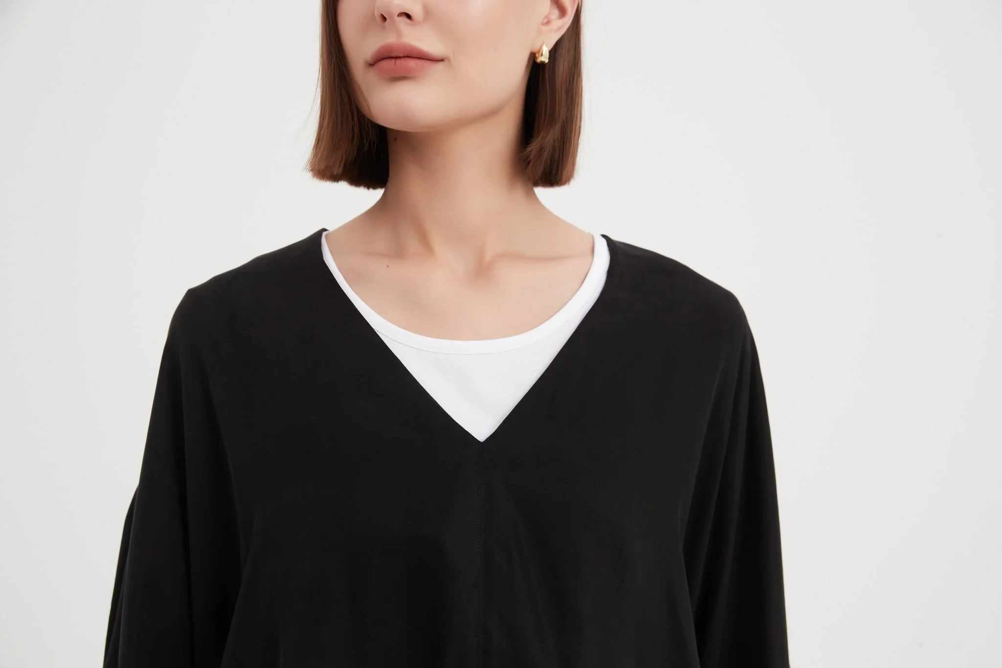 Tirelli V-Neck Oversized Layer Top - Image 8