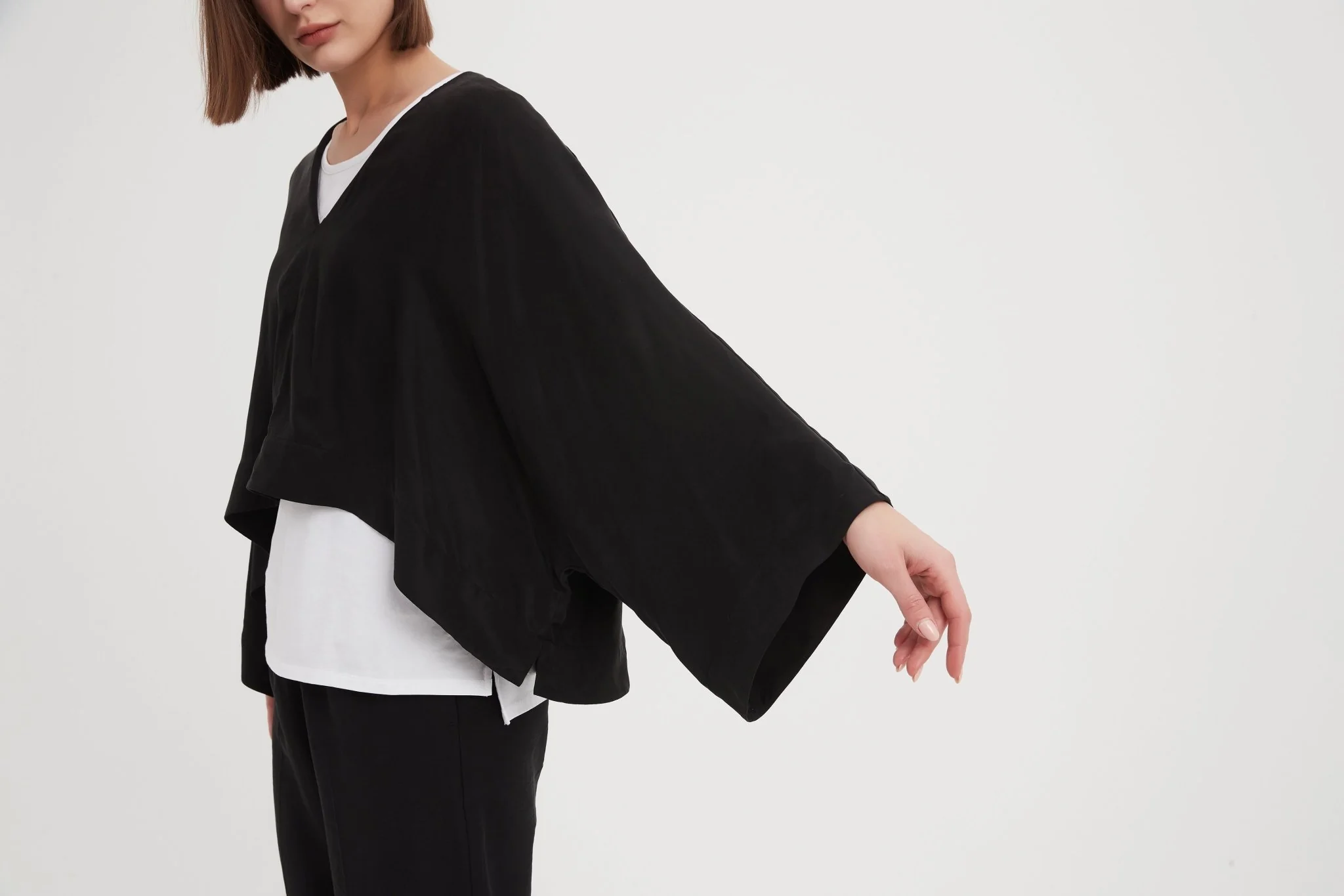 Tirelli V-Neck Oversized Layer Top - Image 9
