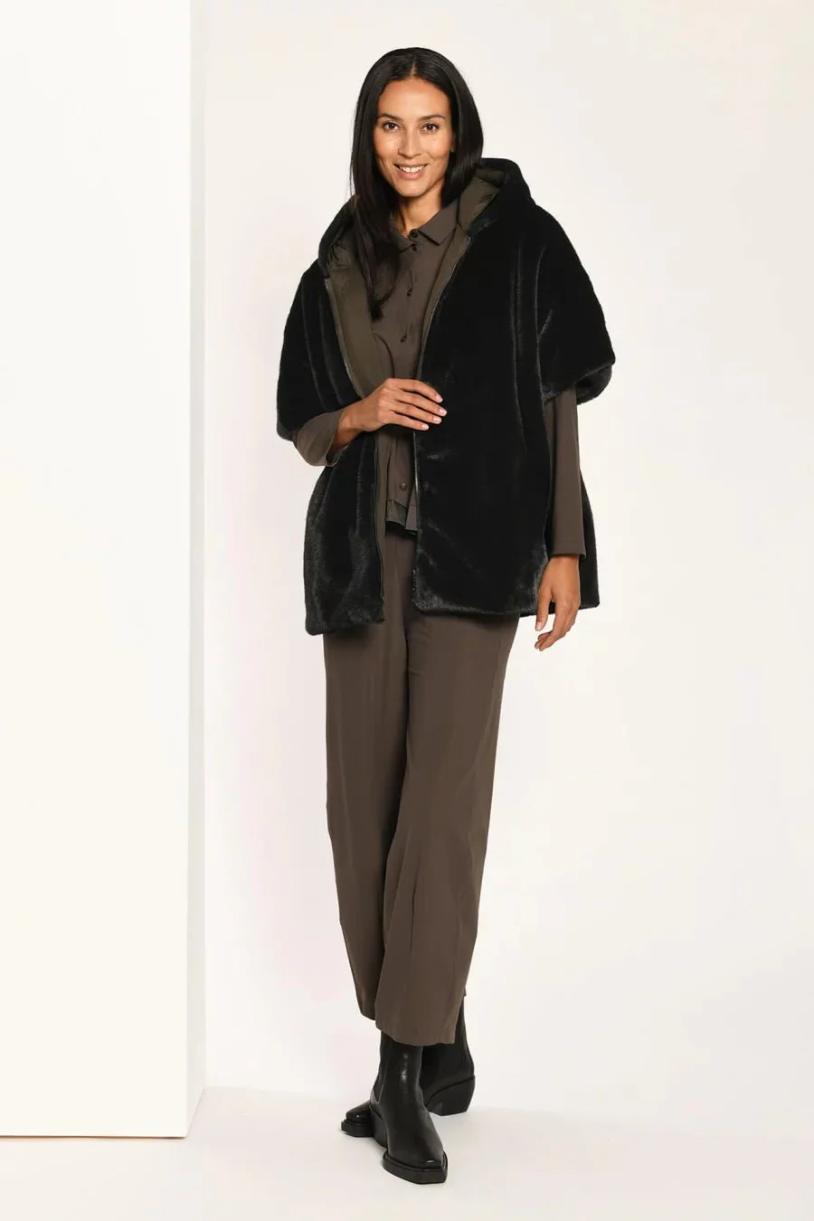 Vetono Reversible Poncho Dark Olive/Black