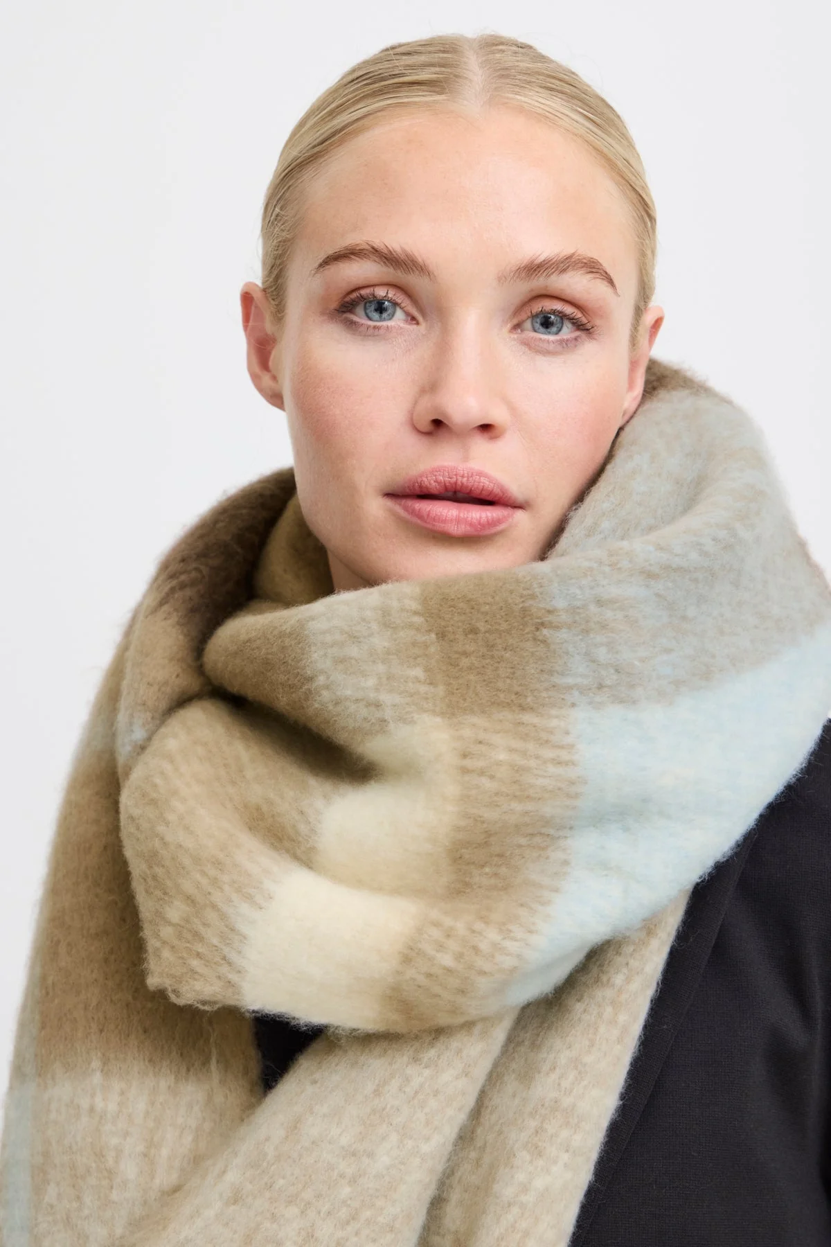 Wagne Scarf 2 - Image 3